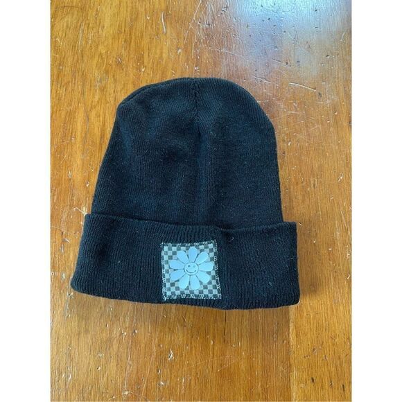 Black fleece-lined beanie with flower OS - Picture 1 of 3